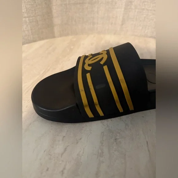 CHANEL CC Logo Rubber Slide Sandals Navy Gold | Size 38 (US 7.5–8) - Picture 5 of 7